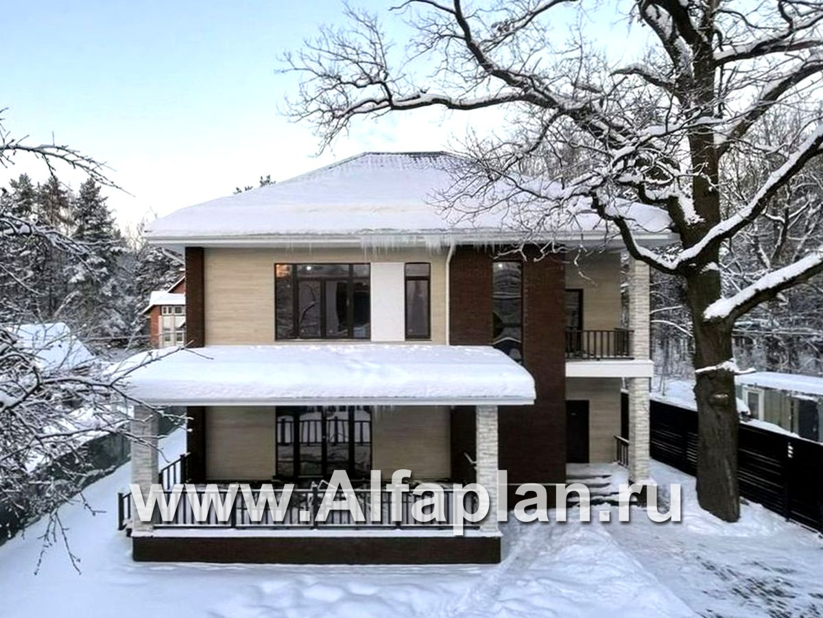 «Эрго» - проект дома 10х10м, планировка с террасой со стороны входа, с удобной планировкой - основное изображение